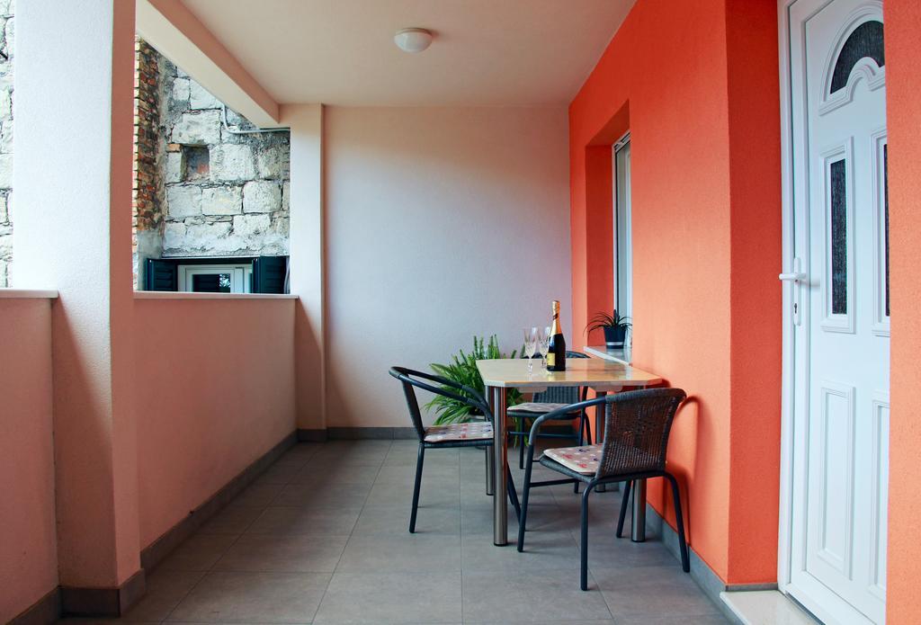 Apartment Ljubica Kastel Gomilica Kaštela Exteriör bild