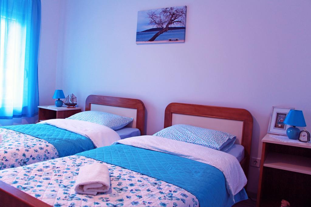 Apartment Ljubica Kastel Gomilica Kaštela Exteriör bild