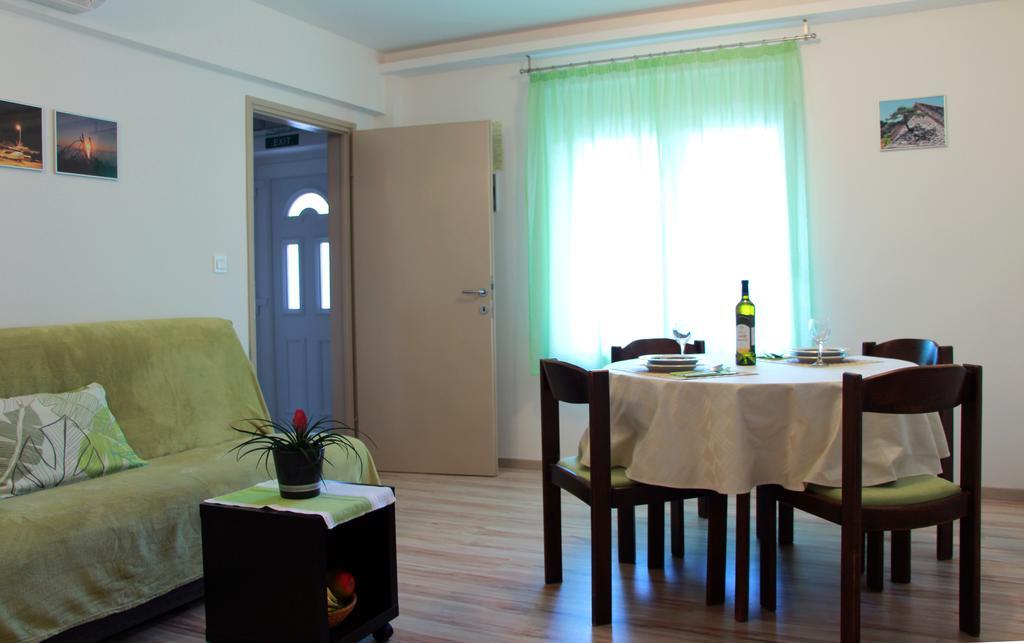 Apartment Ljubica Kastel Gomilica Kaštela Exteriör bild