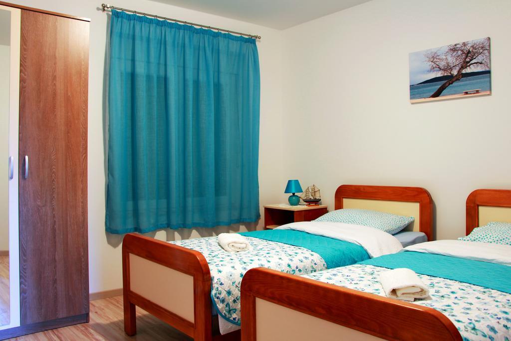 Apartment Ljubica Kastel Gomilica Kaštela Exteriör bild