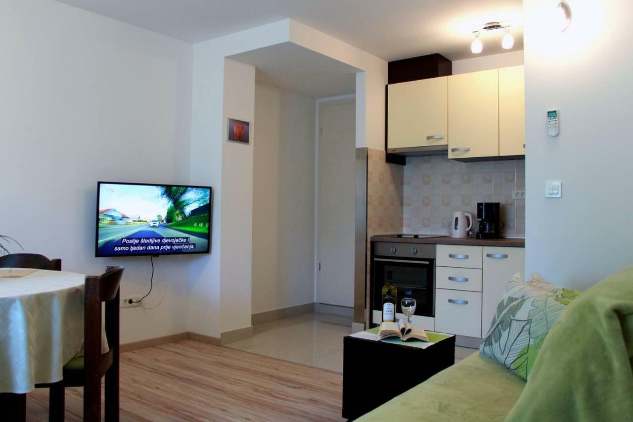 Apartment Ljubica Kastel Gomilica Kaštela Exteriör bild